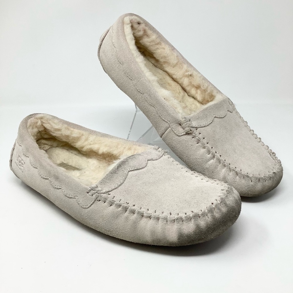 Ugg Women Slippers Size.8 -> Ugg Women Slippers Size.8